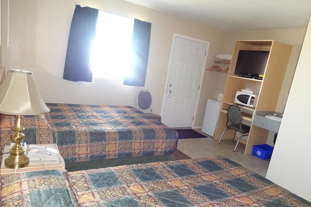 King'S Hotel & Motel By Elevate Rooms Shaunavon Room photo