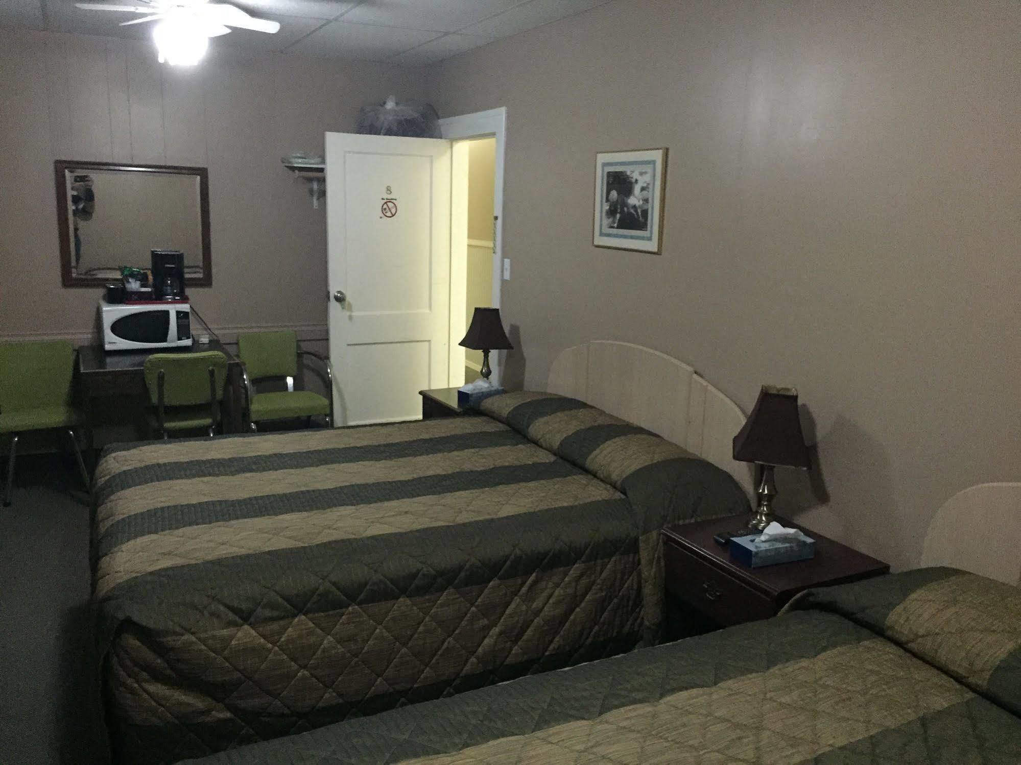 King'S Hotel & Motel By Elevate Rooms Shaunavon Exterior photo