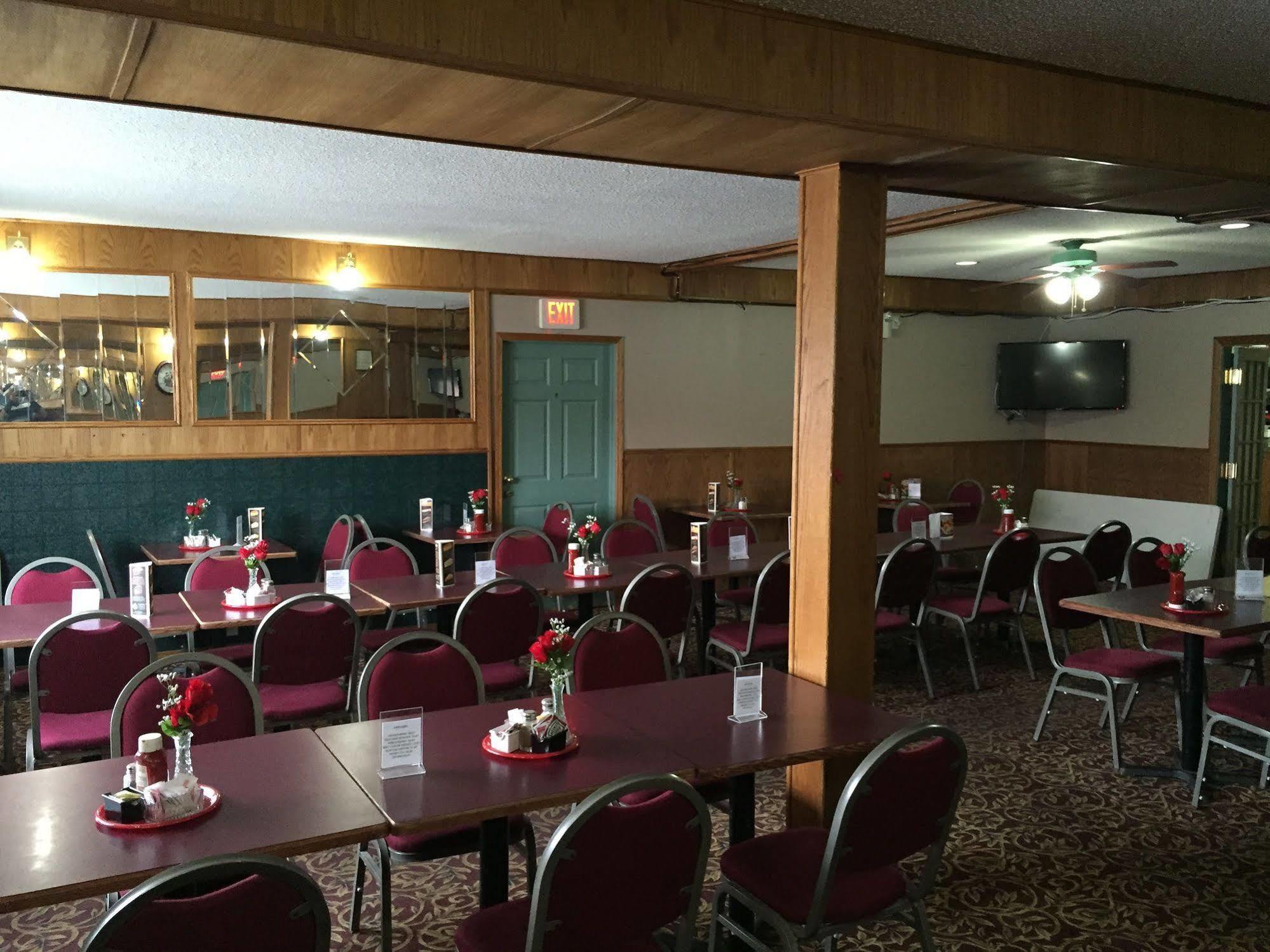 King'S Hotel & Motel By Elevate Rooms Shaunavon Exterior photo