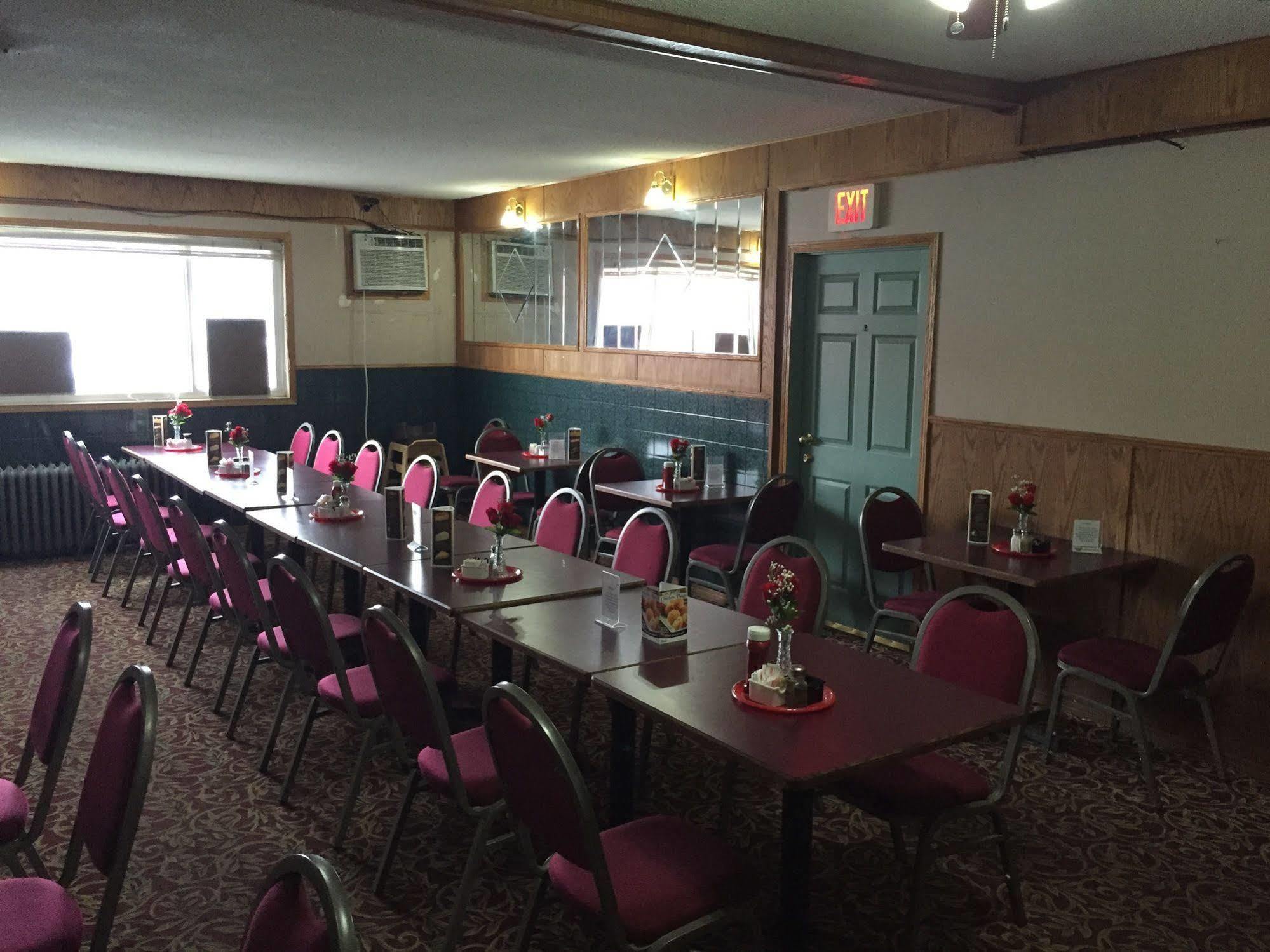 King'S Hotel & Motel By Elevate Rooms Shaunavon Exterior photo